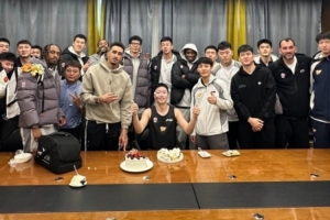 28岁生日！胡明轩更博：谢谢祝福 第二阶段见！ ???_24直播网