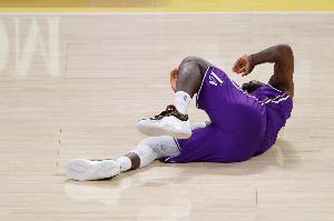 夸梅：詹姆斯是天下最差的演员 假摔就为了早退去吹捧老爹的派对_24直播网