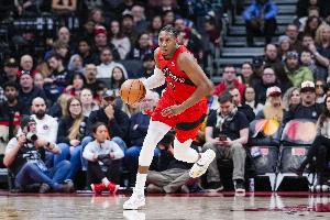 为球队追分！巴雷特半场12中7砍球队最高17分 第二节单节11分_24直播网