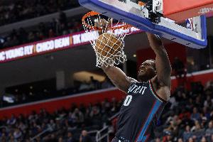 狂轰滥炸！坎宁安助攻杜伦空接暴扣 活塞将分差拉开到30分以上_24直播网