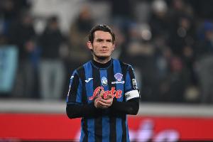 德容恩：拜仁太强了很难找到合适的语言，，，，，，我们本该缩短防守_24直播网