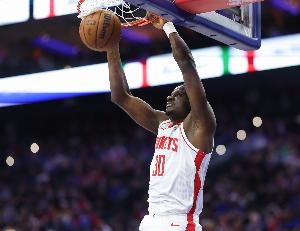 没有海王尚有你！卡佩拉13分钟抢下11板&6前场板 尚有4分2助_24直播网