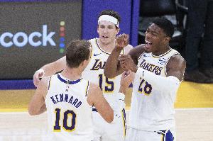 里夫斯：本场的要害是我们五个人一起防守 所有人像绳子似的联动_24直播网