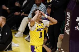 内线紧迫！海斯因背部酸痛缺阵 此前詹姆斯和克莱伯都确定缺阵_24直播网