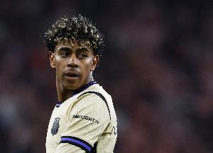 遭遇严防，，亚马尔生涯首次在欧冠没有一次过人实验_24直播网