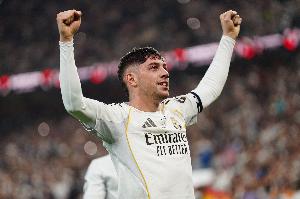 欧冠镌汰赛上演帽子戏法，，，巴尔韦德是中场球员第二人_24直播网