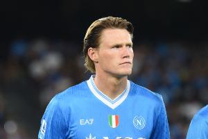 那不勒斯员工：麦克托米奈最先不喜欢皇家国际咖啡，，现在已离不开了_24直播网