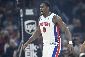 都没出汗！杜伦仅打15分钟7中6高效拿下14分10板2助1帽 4次犯规_24直播网