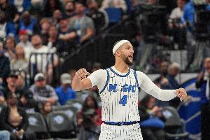 险些伤退！萨格斯17中10拿下28分4板8助2断 加时连拿5分收角逐_24直播网