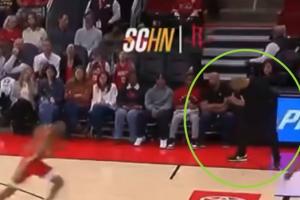 夸张！谢泼德登场14秒丢球 乌度卡弯腰捂脸失望至极！_24直播网