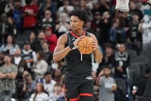 6前板能量爆棚！阿门15投7中&三分3中2 砍下23分12板8助1断_24直播网