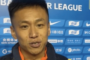 张弛：有这样一个退役仪式很幸福，，，无论在哪我永远是泰山队的孩子_24直播网