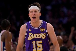 詹姆斯谈里夫斯1+2：完善的居心罚丢+高难度抛投 他执行得很完善_24直播网