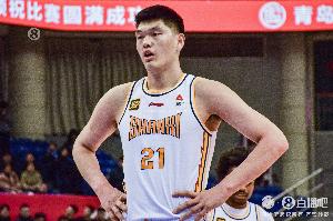 两大内线都被打掉！刘传兴10分钟&葛昭宝17分钟均犯满离场_24直播网