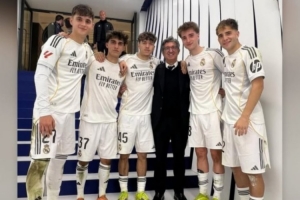 巴尔韦德晒皇马青训照片：谢谢青训营的孩子们，，，，，他们一直倾尽全力_24直播网