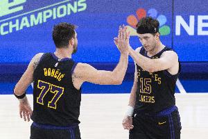 最佳拍档？？东契奇和里夫斯一连三场同场30+5+5 历史首对队友_24直播网