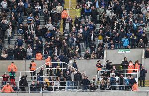 热刺球迷整体推迟抗议活动：先支持球队度过难关，，，再和治理层算账_24直播网