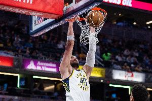 中规中矩！祖巴茨半场5中3拿到8分4板2助 其中3前场板_24直播网