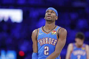 刚破纪录就要断？？？？亚历山大上半场施展失常10投2中仅获得4分_24直播网