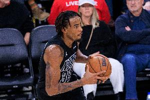 20分钟揽下7个前场板！克拉克斯顿11中5砍12分11篮板_24直播网