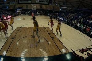 南湾湖人不中 杨瀚森篮板没控制住出界 裁判回看后仍然给了后场球_24直播网