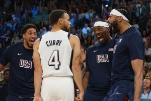 能有人突破100分吗？？虽然 让库里&约基奇脱手60次他们早晚能破_24直播网