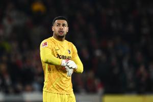 图片报：弗赖堡一门阿图伯鲁夏窗想去英超，，，，，，热刺西汉姆联均感兴趣_24直播网