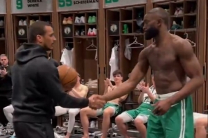 得分升至绿军队史前十！赛后马祖拉将角逐用球送给杰伦·布朗_24直播网