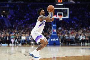 挺能得分！森萨博31投17中&三分9中4 空砍41分4板3助_24直播网