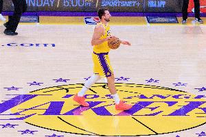 帕金斯：东契奇是我见过的历史前十的得分手 他有焚烧箭登的影子_24直播网