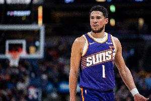 这体现还不敷！布克21中8&罚球7中6拿到22分 三分4中0&有4次失误_24直播网