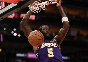 维拉纽瓦：艾顿意识到要像卡佩拉那样打球 改变心态对他资助很大_24直播网