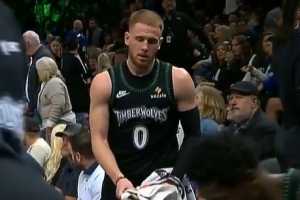 森林狼最多落伍18分！道苏姆还击助迪文岑佐拉杆上篮追平比分！_24直播网