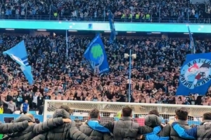 山呼海啸气氛不输五大联赛！大连英博上演震撼谢场_24直播网