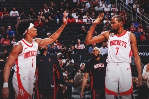 两大男主角！火箭赢球海报封面：里程碑的阿杜+绝杀的阿门_24直播网