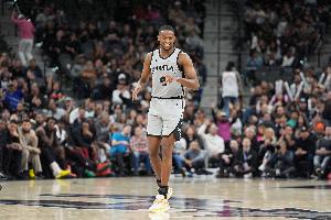 中规中矩！？？？？？怂16中6拿到14分7助 正负值+9_24直播网