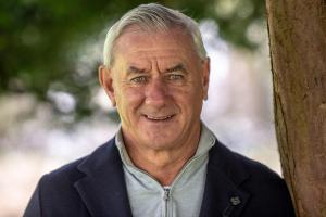 64岁伊恩·拉什：去年的严重哮喘我以为完蛋了 现在我最好立遗嘱_24直播网