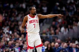 你会打到45岁？？？？？？KD：那可是很长时间 詹姆斯是出于对角逐的热爱_24直播网