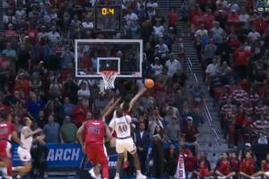 太TM刺激啦！疯三32进16 圣约翰大学压哨绝杀堪萨斯 状元热门回家_24直播网