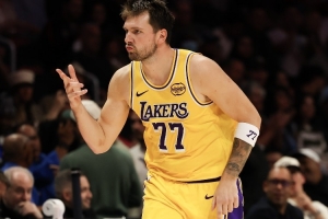 ?东契奇生涯已经三序次16次技犯被作废 22年&23年如出一辙！_24直播网