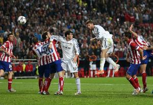 马卡：马竞球员抵达伯纳乌时，，，球员通道重复播放拉莫斯的欧冠进球_24直播网