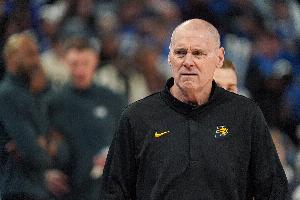 终结16连败！卡莱尔：球队今早开了会 需要尽可能打有意义的角逐_24直播网