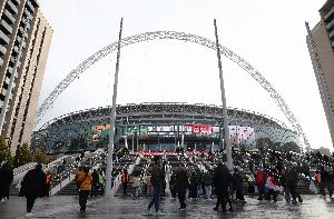 TA：跟盆栽哥演唱会撞档期，，今年社区盾杯从温布利移师加的夫举行_24直播网