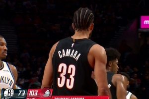 神兵天降！卡马拉三分再中&三分8中8轰下生涯新高32分_24直播网