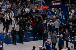 愿早日康复！穆迪重伤离场 独行侠勇士角逐被迫长时间中止_24直播网