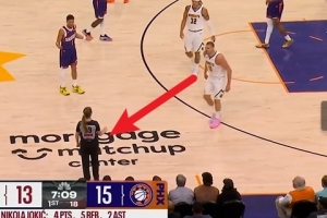 女裁判也不可！掘金包夹抢断 裁判哨声延迟判犯规&约基奇怒喷吃T_24直播网