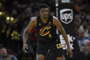 也是分到饼了！拖布替补4中4高效拿下9分6板1助2断 种种暴扣_24直播网