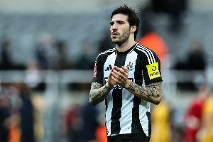 要价8000万镑！英媒：托纳利更倾向回意甲，，，，曼联、曼城都对他有意_24直播网