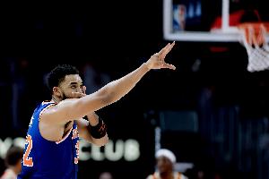 迈克·布朗：我们为唐斯新增了单打和背身战术 希望进攻更精练_24直播网