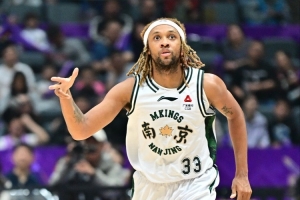 谁也防不住。。。。】ㄌ乩程25中13狂轰44分7板13助4断 下半场独得33分_24直播网